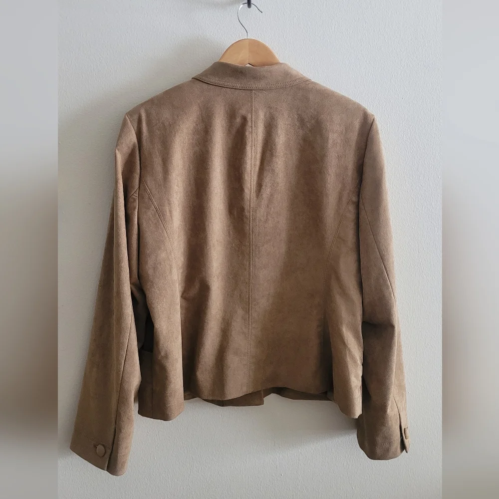 Liz Claiborne classic camel colored faux suede blazer Women's size 16 or XL - Picture 7 of 7